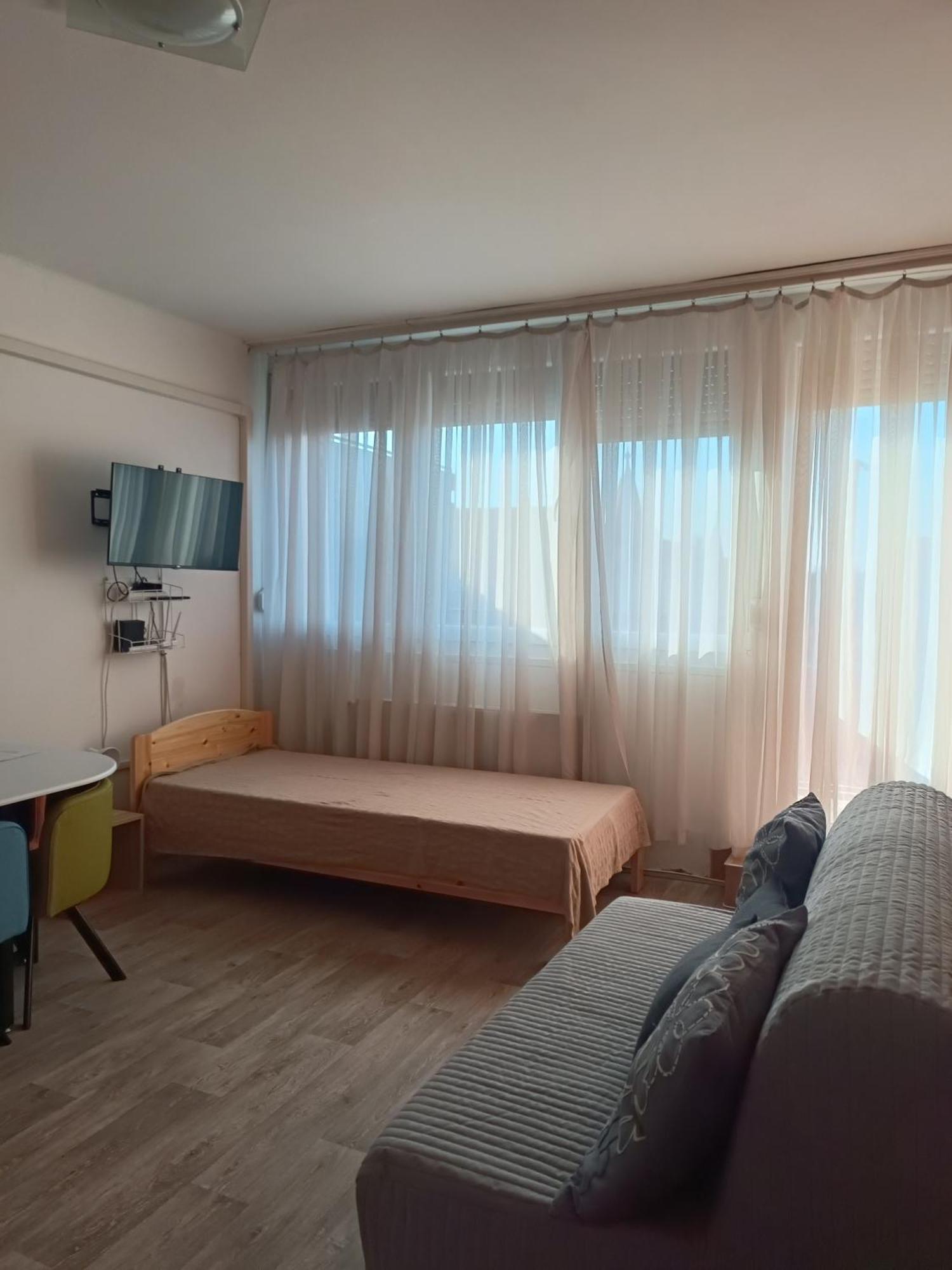 100 Lepes - 100 Steps - Apt With Huge Terrace Next To The Thermal Bath Harkany Exterior photo